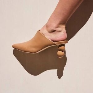 Cult Gaia mule | great condition size 6 | camel